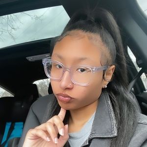 Meet your Posher, Kamira